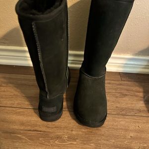 Black Uggs size 8
